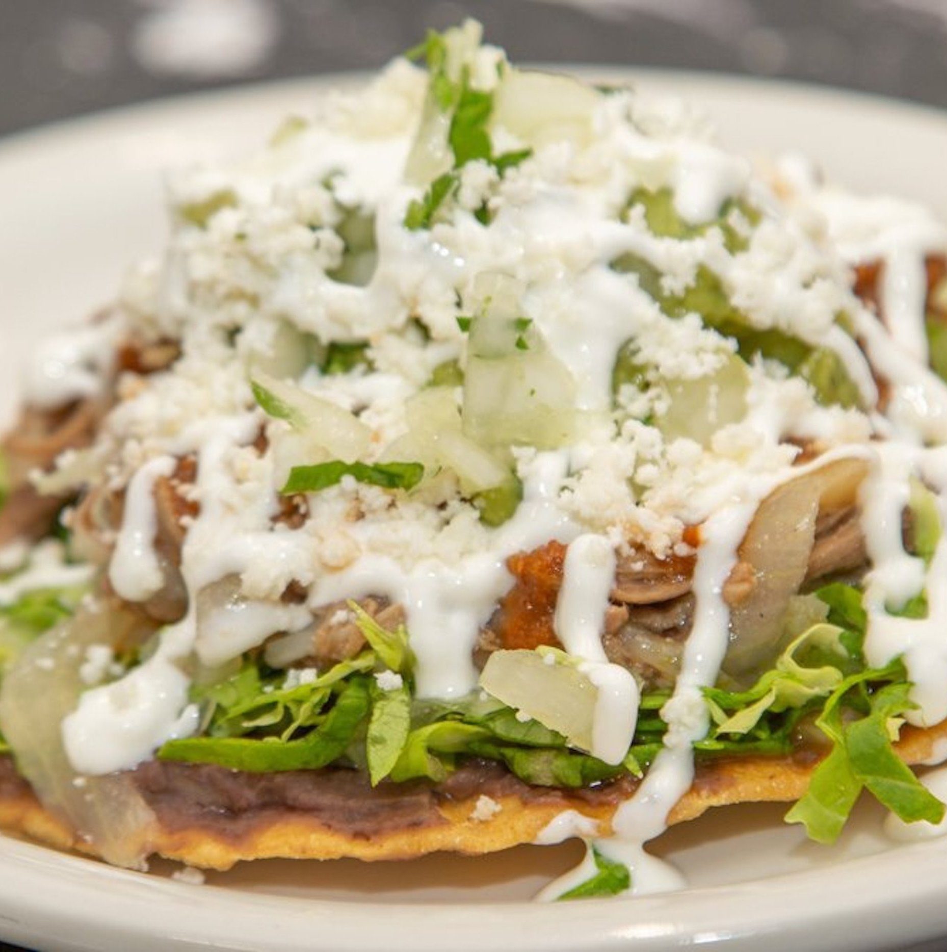 Tostada - Carne Deshebrada.