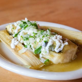 Tamal De Pollo en Salsa Verde